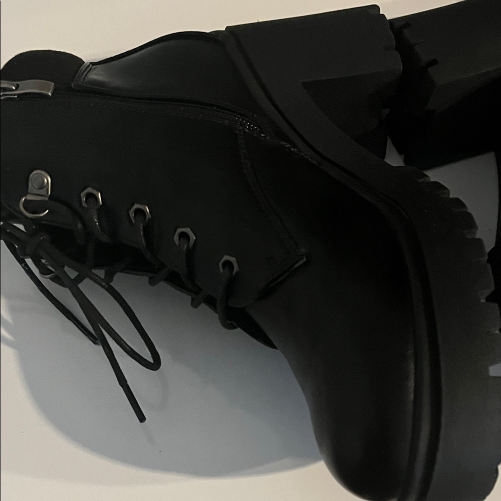 Cushionaire Women’s Remy Lace Up Classic Black Leather Combat And Moto Boots - Picture 9 of 14